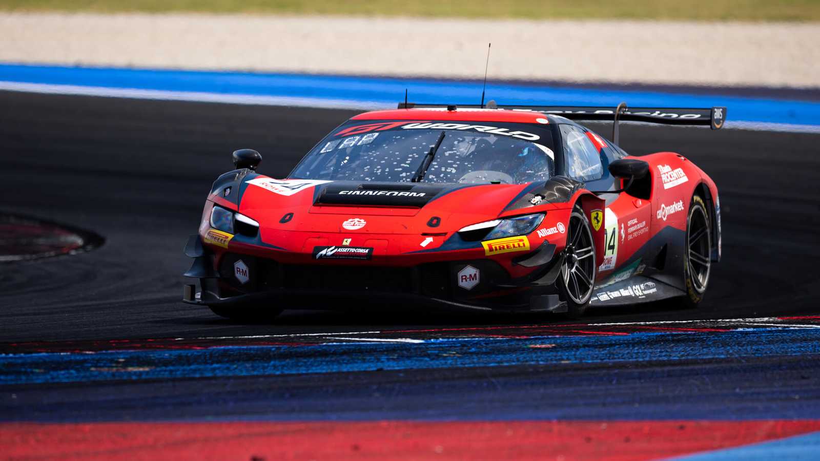 Rotes Emil Frey Racing Auto