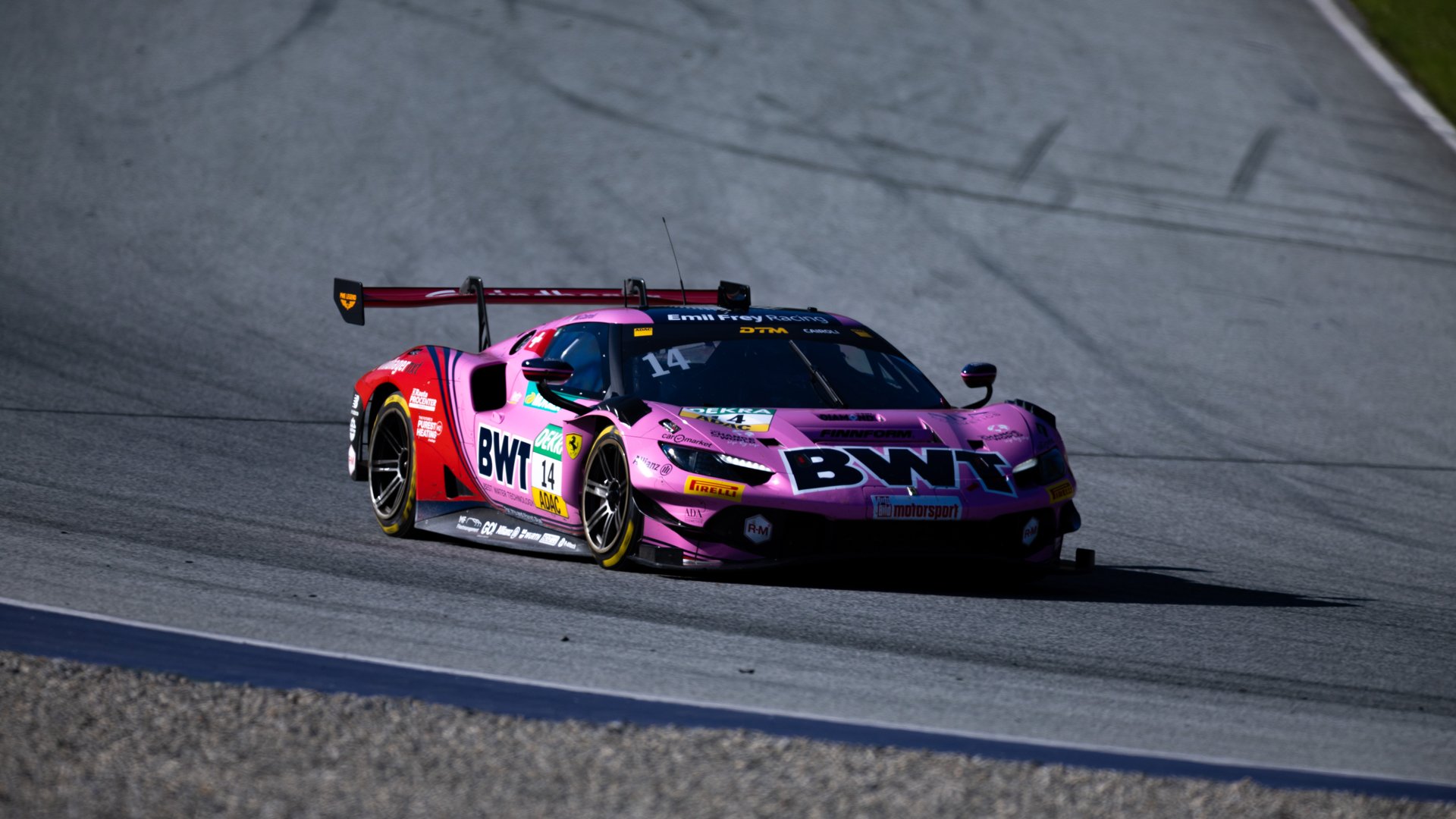 Emil Frey Racing #14 Ferrari in der Kurve