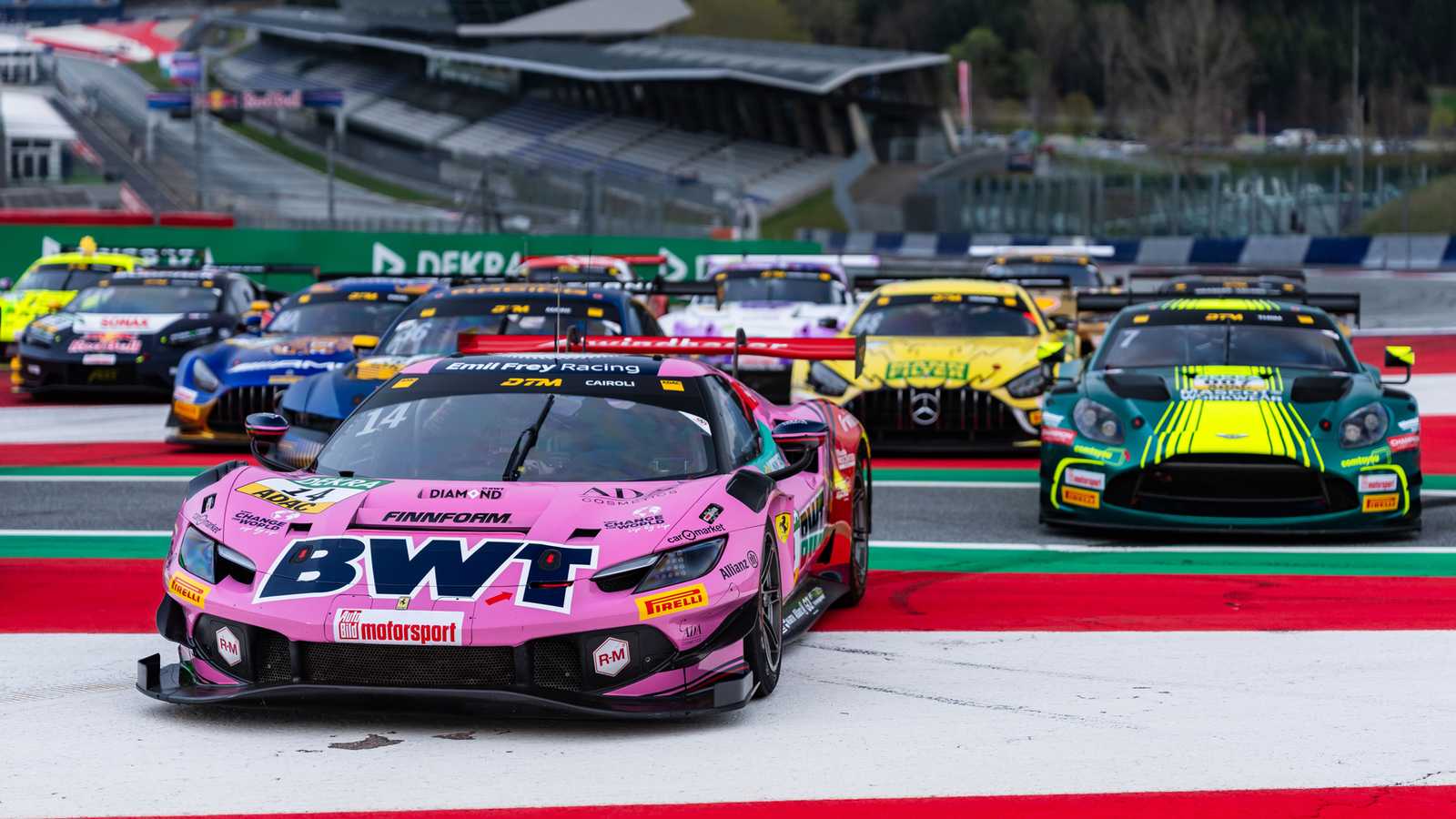 Emil Frey Racingauto als Ferrari in Pink