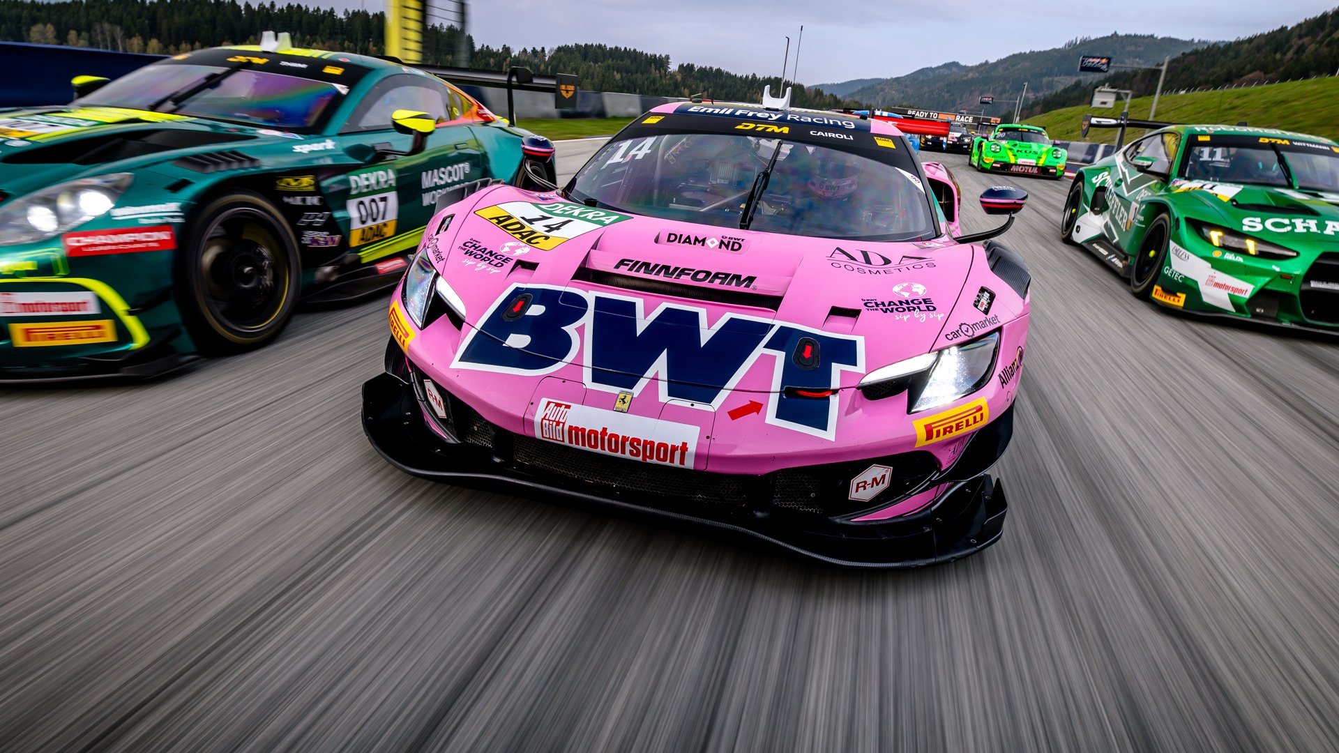Emil Frey Racingauto als Ferrari in Pink